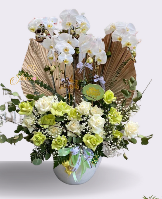 OC#25 – Anggrek Phalaenopsis 4 Tangkai Putih with Green Roses & Dried Palm