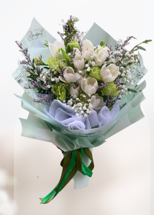 HBt#10 — White Tulip & Lysiantus Bouquet