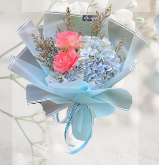 HBh#03 — Two Hydrangea & Two Roses Bouquet