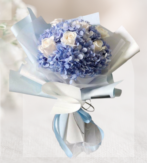 HBh#04 — One Hydrangea & Five Roses Bouquet