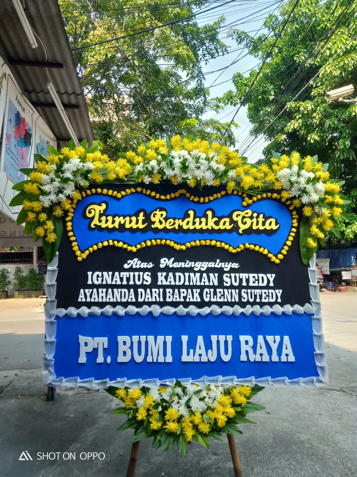 Papan Bunga Turut Berduka Cita Biru Kuning