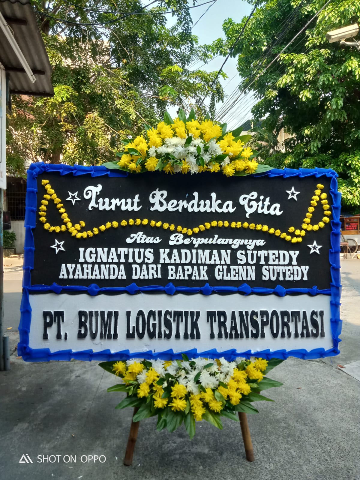 Papan Bunga Turut Berduka Cita Biru Hitam